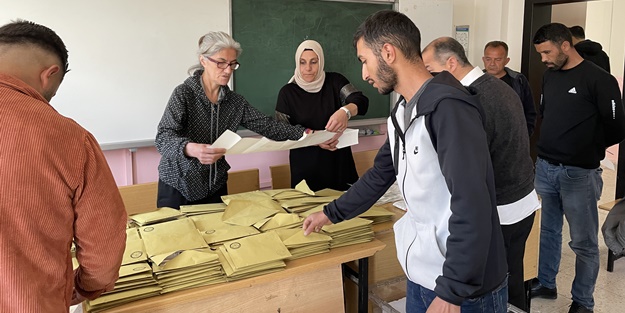 Gazeteler seçim sonuçlarını nasıl gördü? Çamur medyasında akıllara zarar manşet