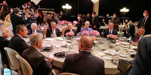 Gazetesinde Binali Yıldırım'a hakaret ettirmişti! Aydın Doğan, Yıldırım ile düğünde yanyana oturdu