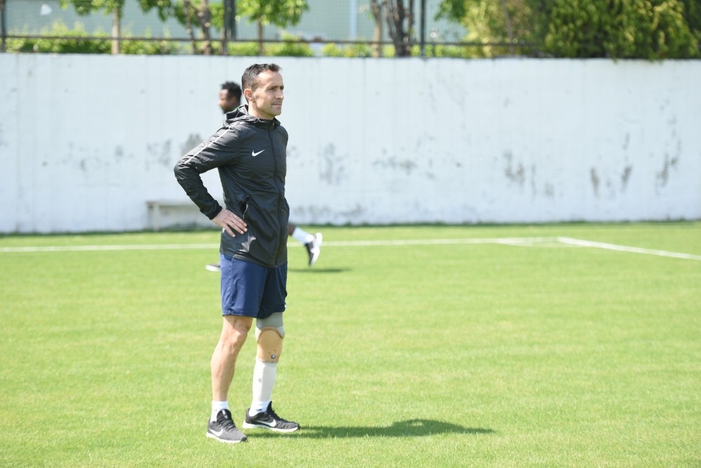 Gazi futbolcu antrenörlük alanında kendini Denizlispor’da geliştirecek 