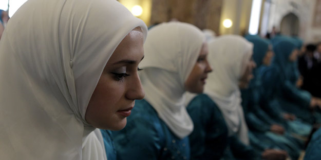 Gazi Hüsrev Bey Medresesi 100 yeni mezun verdi