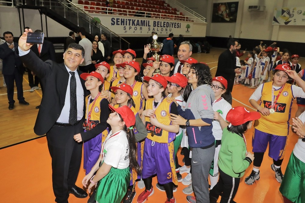Gazi Kupası şampiyonların ellerinde 