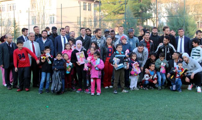 Gaziantep B.ş.b. Oyuncuları Çocuk Esirgeme Kurumuna Ziyaret