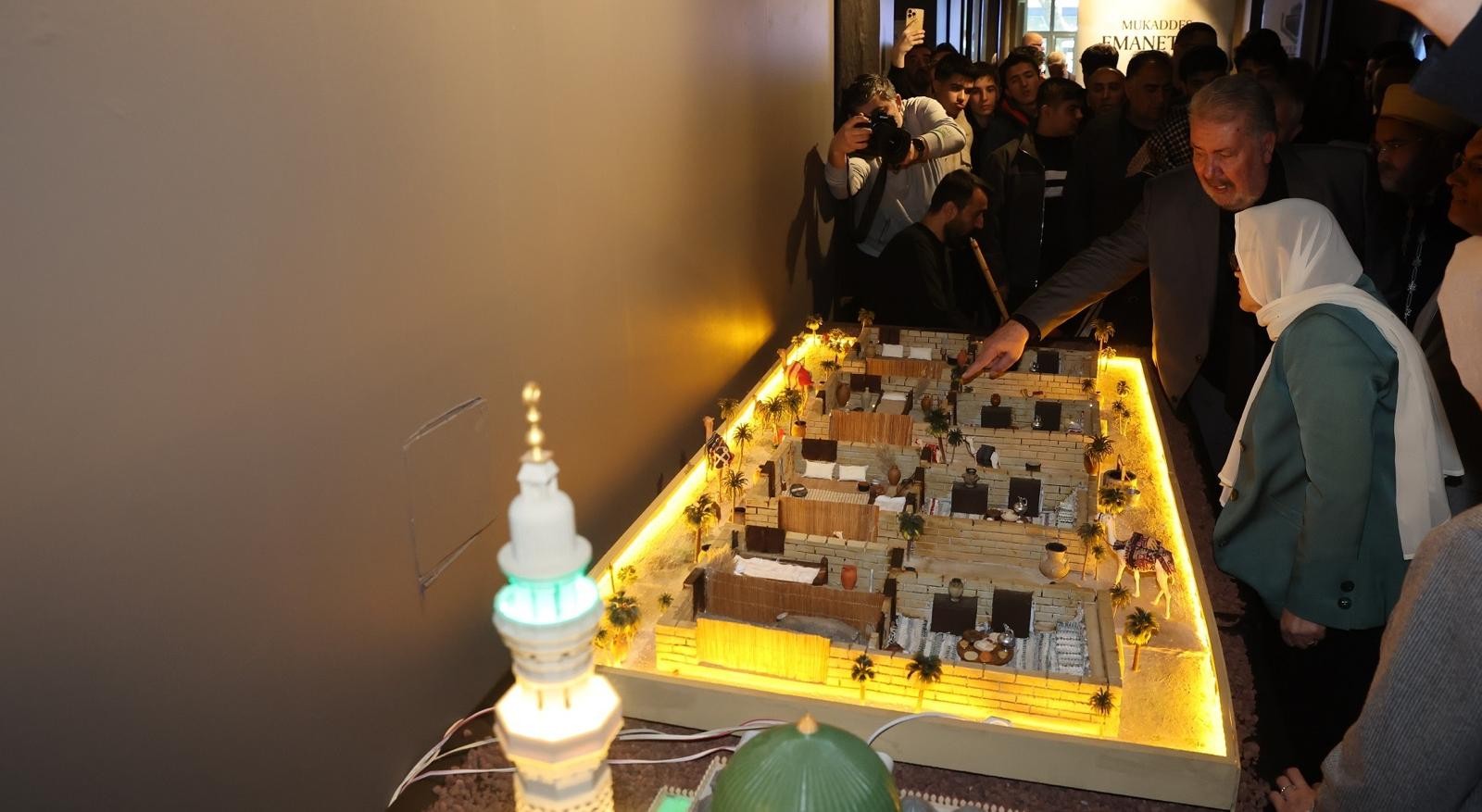 Gaziantep Büyükşehir ev sahipliğinde mukkaddes emanetler sergisi vatandaşlarla buluştu