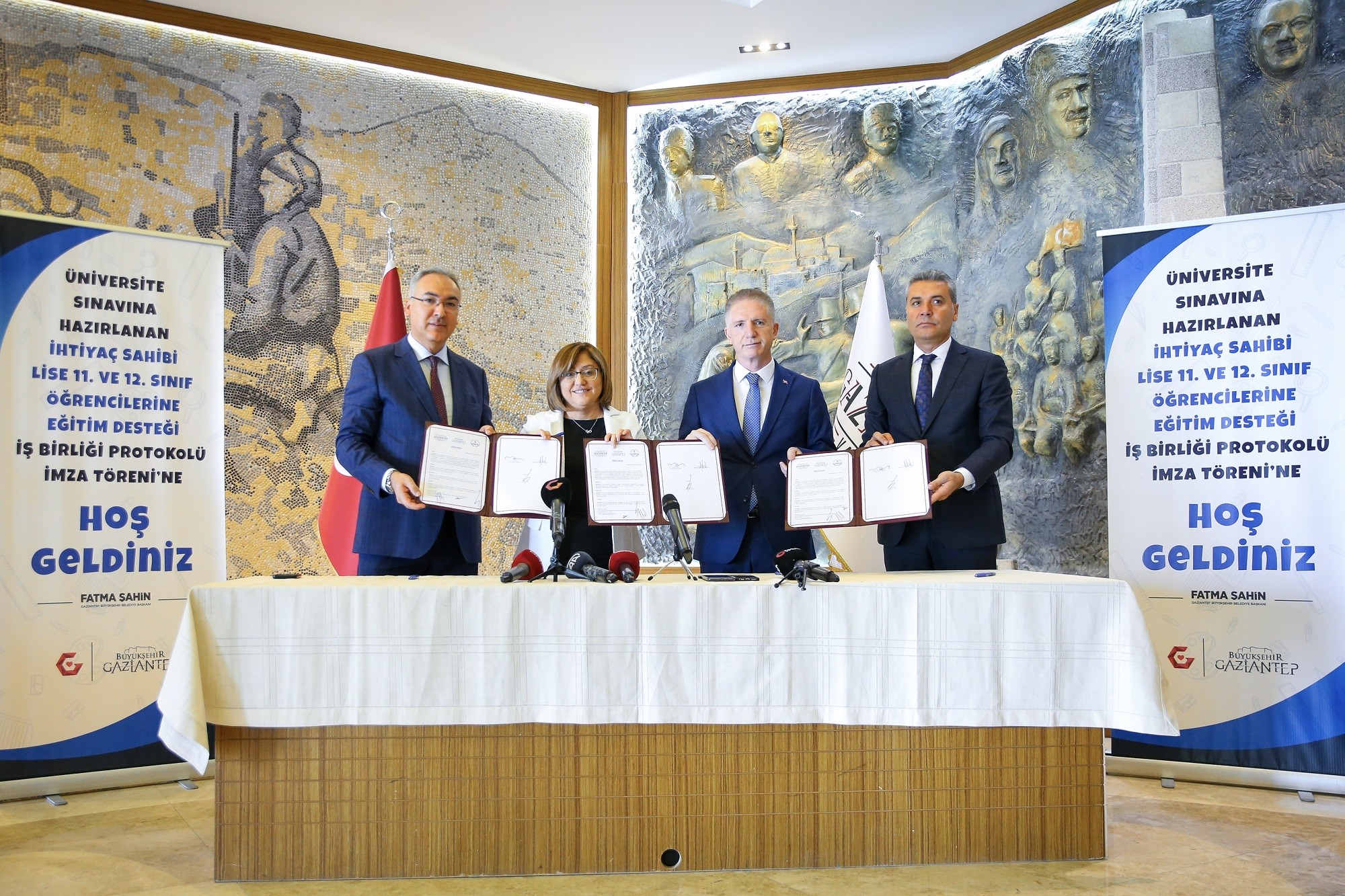 Gaziantep Büyükşehir'den 11 ve 12'nci sınıf öğrencilerine yıllık 1200 TL maddi destek