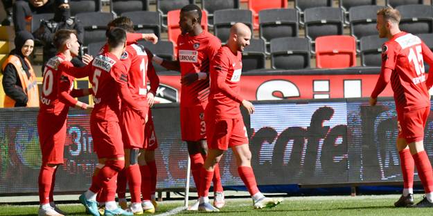 Gaziantep FK, Sivasspor'u darmadağın etti