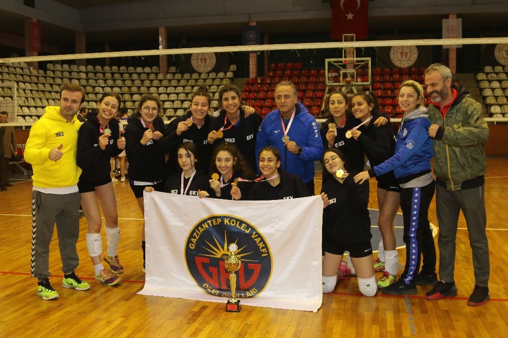 Gaziantep Kolej Vakfı Voleybol ’da namağlup şampiyon 