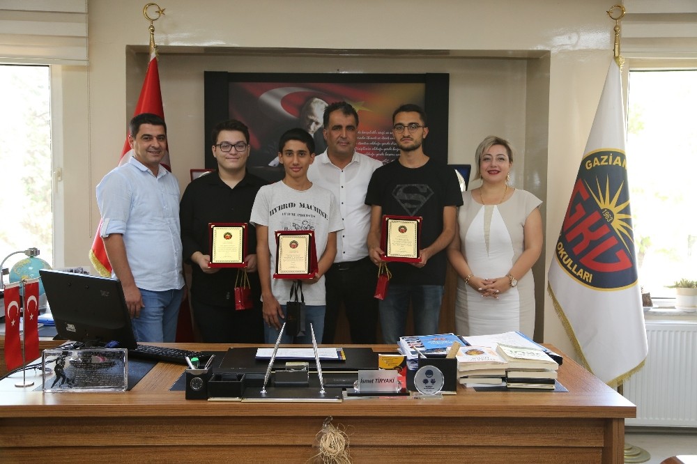 Gaziantep Kolej Vakfı YKS şampiyonu öğrencilerini ödüllendirdi 