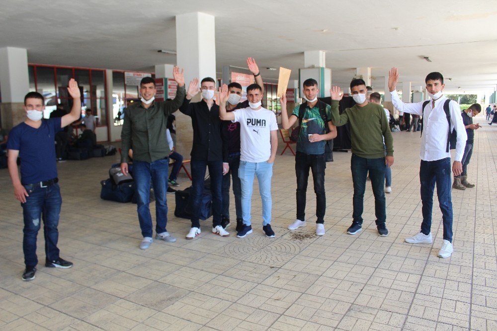 Gaziantep Otogarı’nda terhis yoğunluğu ve sevinci 