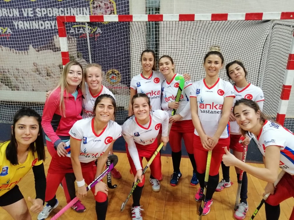 Gaziantep Polisgücü Kadın Hokey Takımı Rakip Tanımıyor 