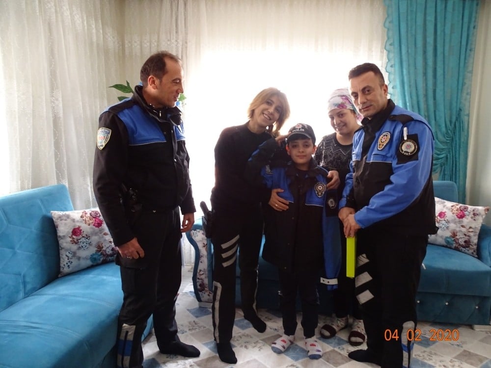 Gaziantep polisi dünya kanser gönünde onları yalnız bırakmadı 