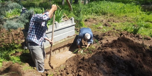 Gaziantep'deki şiddetli yağış mezarları vurdu