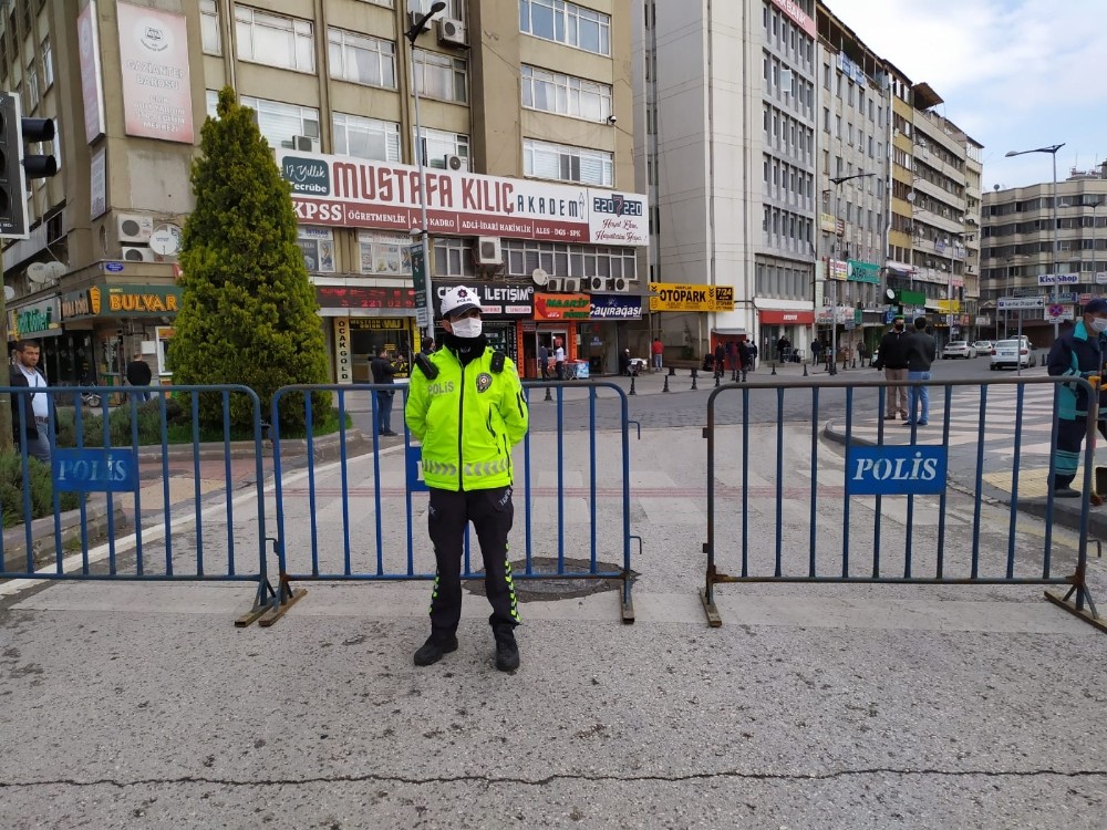 Gaziantep’in en kalabalık caddeleri araç trafiğine kapandı 