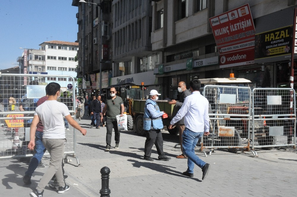 Gaziantep’in kalabalık caddelerine maskesiz giriş yasaklandı 