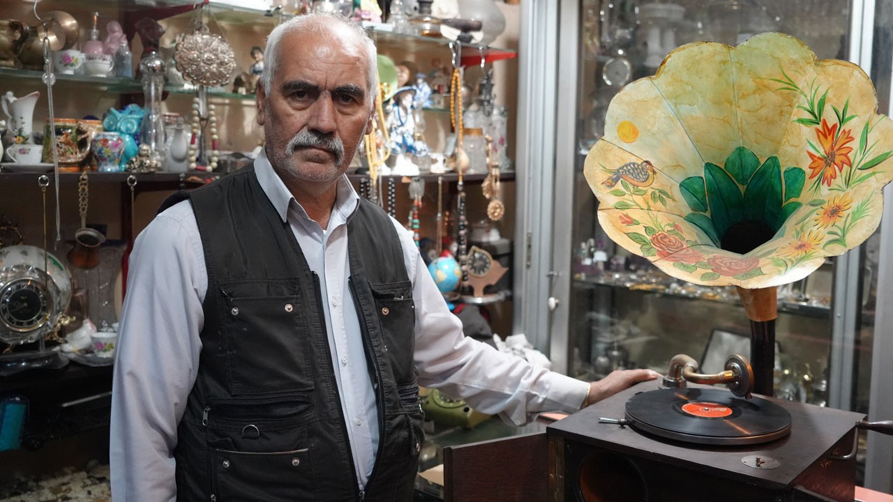 Gaziantepli antikacı gramofonlara ömrünü adadı