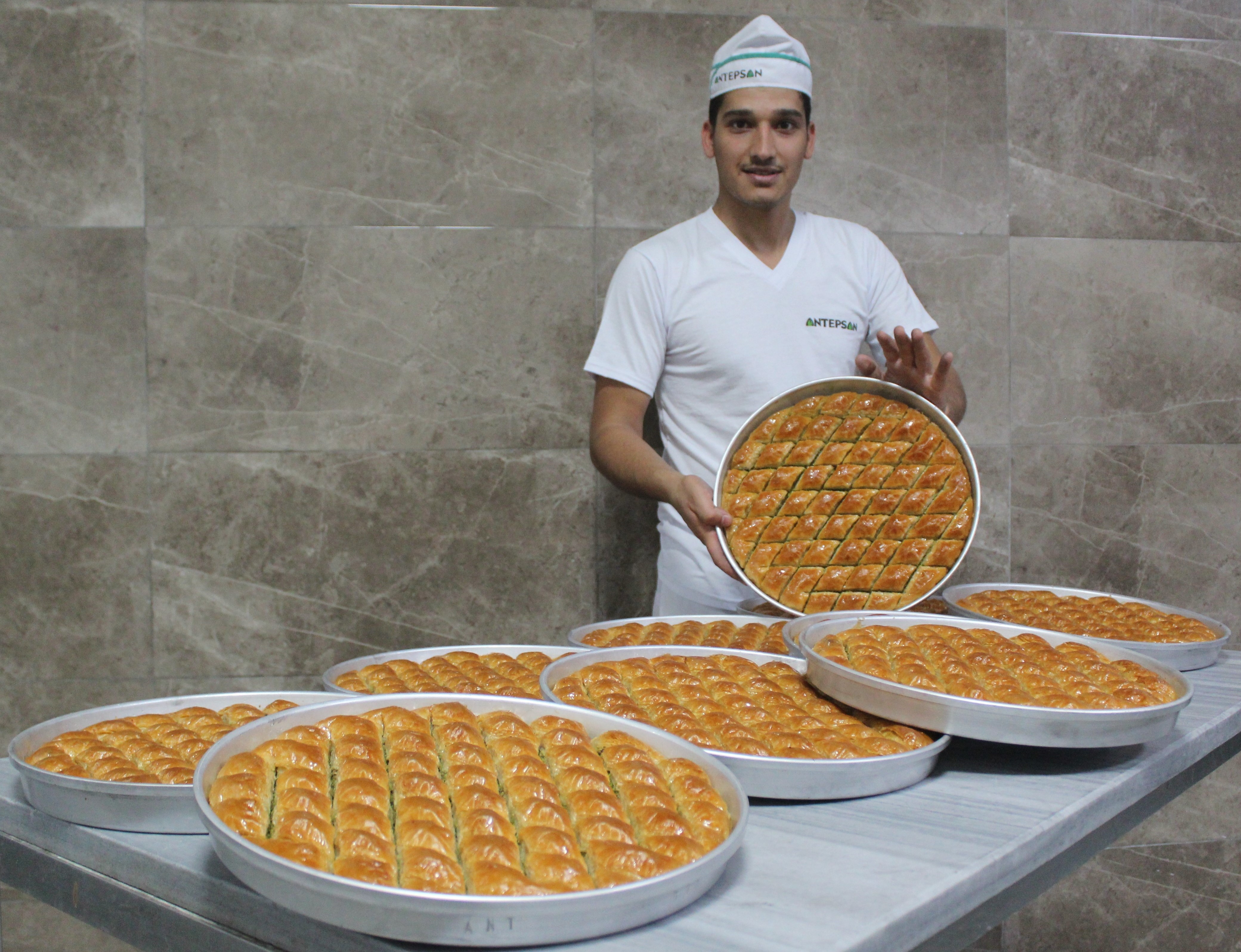 Gaziantepli baklavacı fiyatları düşürdü! "Zam yerine indirim yaptık"