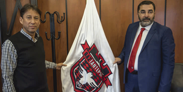 Gaziantepspor yeni hocasıyla imzaları attı