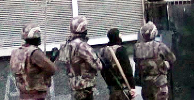 Gaziantep'te 300 polise şafak operasyonu! 8 gözaltı