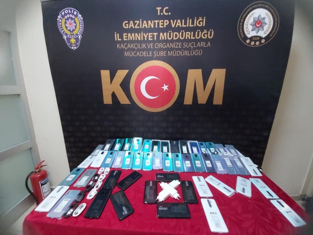 Gaziantep’te 50 adet gümrük kaçağı telefon ele geçirildi 