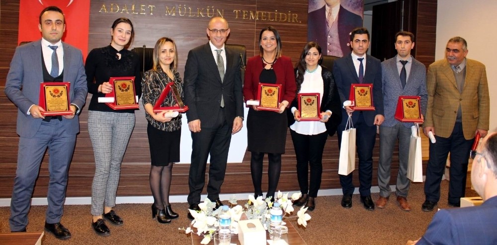 Gaziantep’te başarılı adliye personeline plaket 
