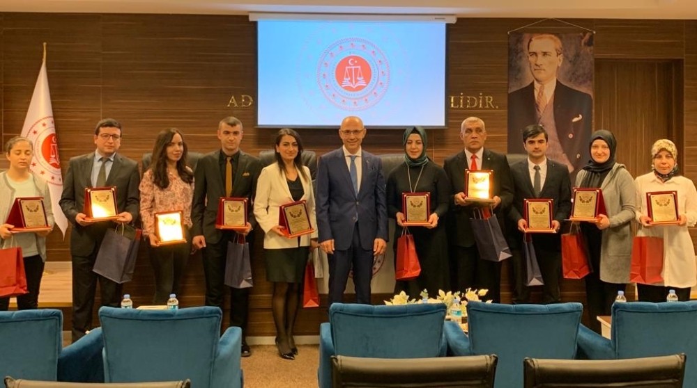 Gaziantep’te başarılı idari yargı personeline plaket 
