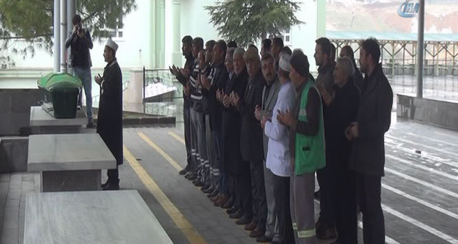 Gaziantep'te boğularak yakılan kadını mezarlık görevlileri toprağa verdi