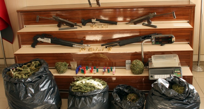 Gaziantep'te çok sayıda uyuşturucu ve silah ele geçirildi