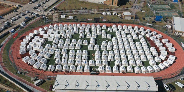 Gaziantep'te depremzedeler çadır kentte yaşamlarını sürdürüyor