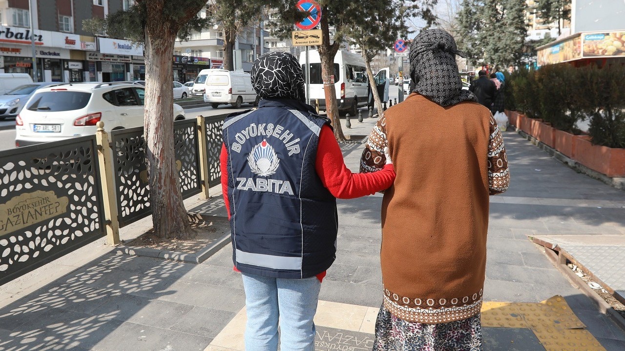 Gaziantep’te dilencilere karşı zabıta ekipleri sahada