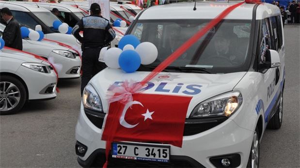 Gaziantep'te Emniyet Müdürlüğü'ne 32 araç hediye