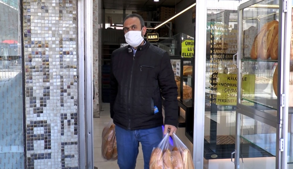 Gaziantep’te fırıncılar ekmek satışına devam ediyor 