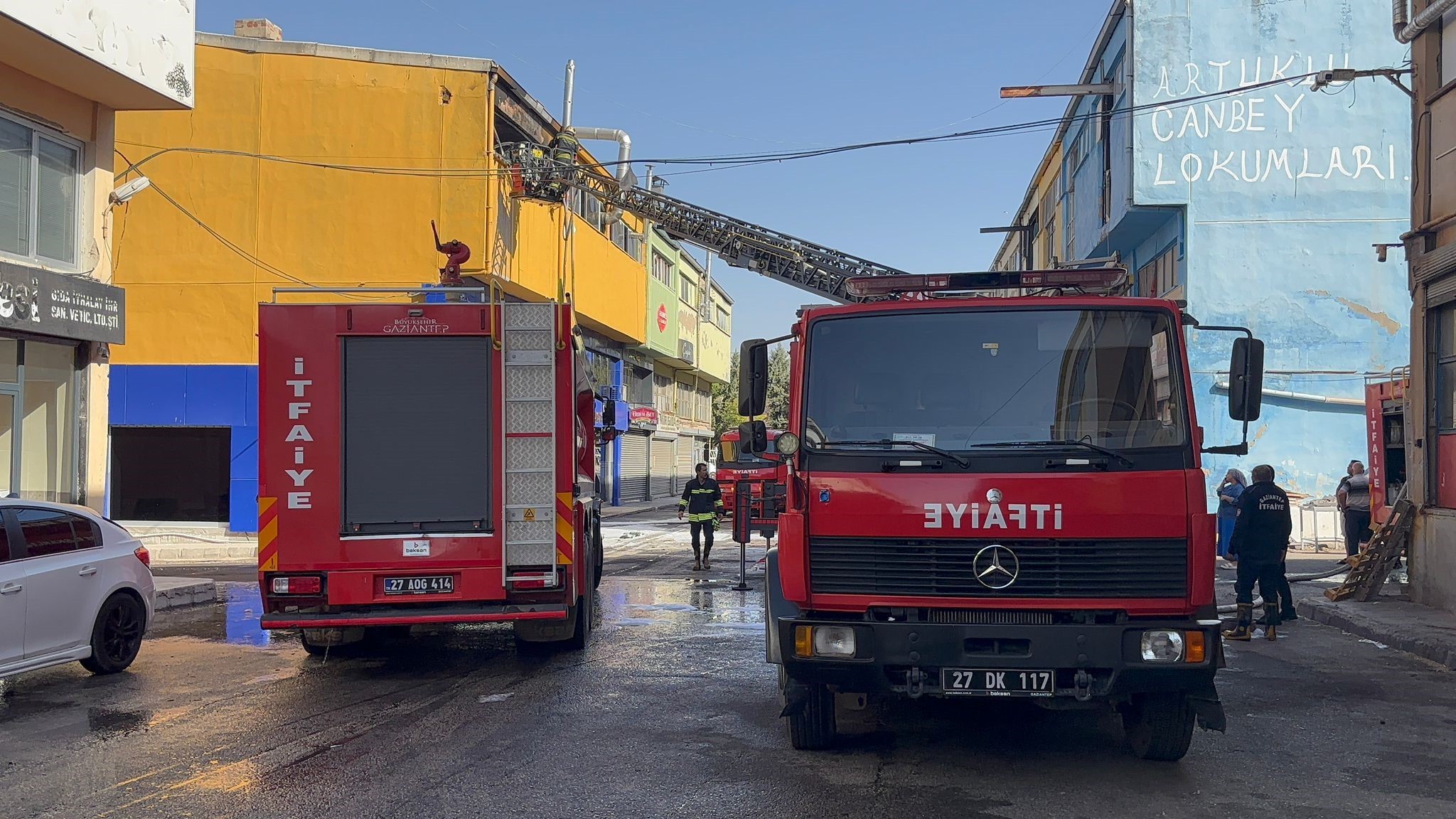 Gaziantep’te gıda işletmesinde yangın paniği! Depo kısmı zarar gördü