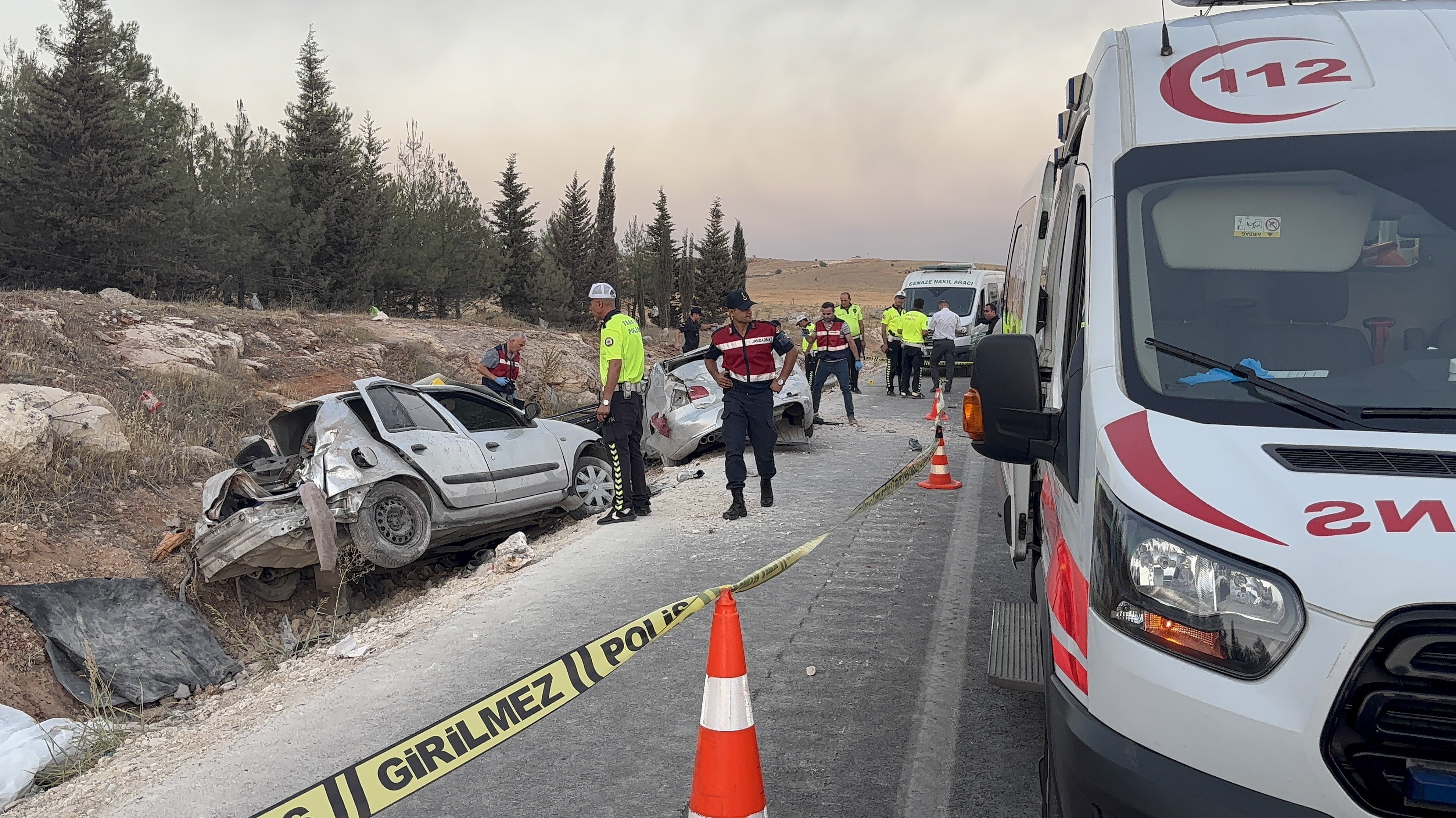 Gaziantep’te iki otomobil çarpıştı: 3 ölü, 3 yaralı