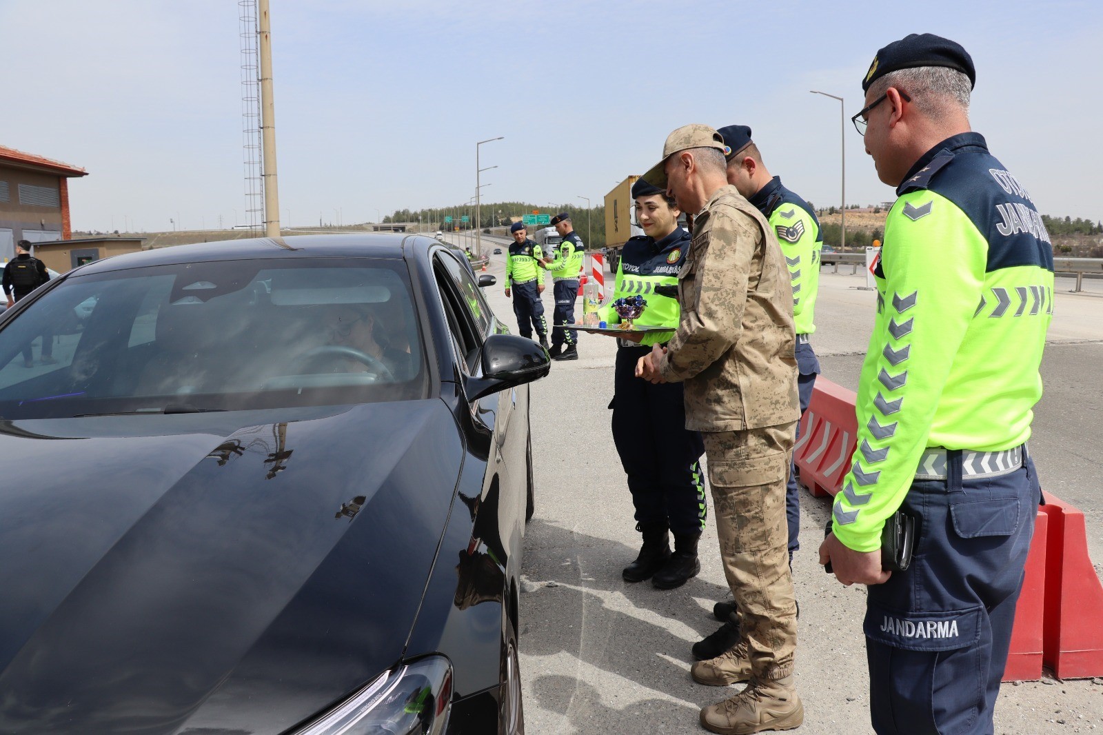 Gaziantep'te jandarma ekipleri bayram tedbirlerini sürdürüyor