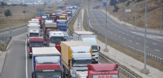 Gaziantep'te kamyonculardan teröre tepki konvoyu