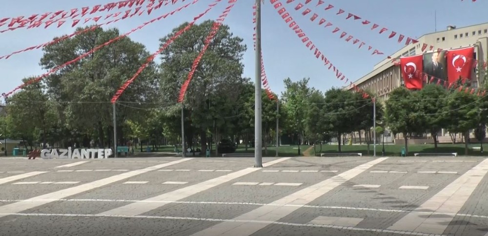 Gaziantep’te kısıtlamanın son gününde de caddeler boş 