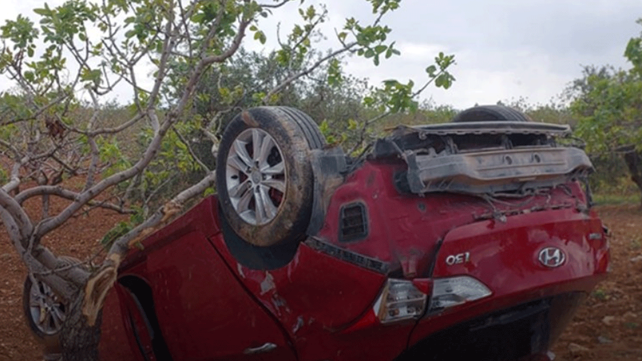 Gaziantep'te lastiği patlayan otomobil fıstık bahçesine uçtu!
