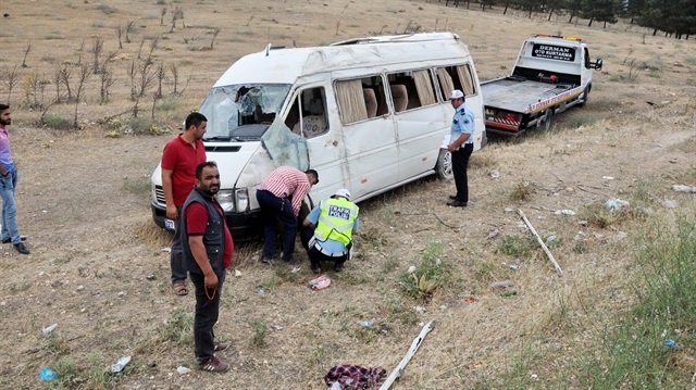 Gaziantep'te minibüs devrildi: 9 kişi yaralı