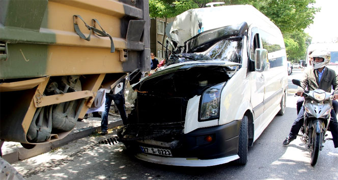 Gaziantep’te öğrenci servisi askeri araca çarptı: 8 yaralı