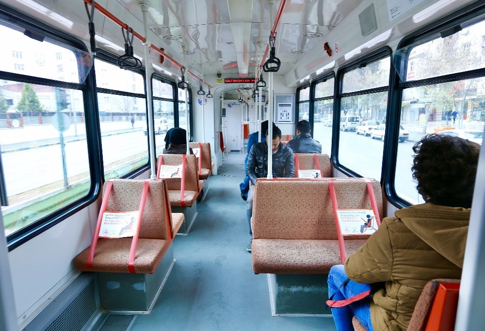 Gaziantep’te otobüs ve tramvaylara sosyal mesafe şeridi 