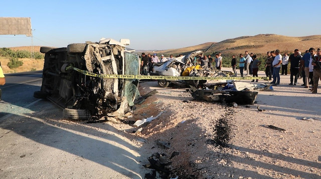 Gaziantep'te otomobil ile minibüs çarpıştı: 3 kişi öldü