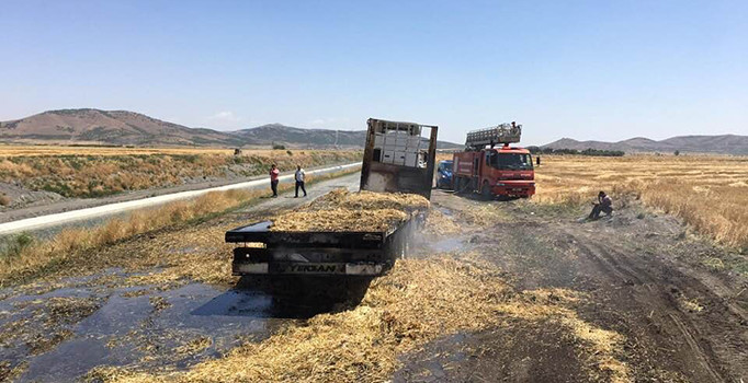 Gaziantep'te saman yüklü TIR'da yangın çıktı