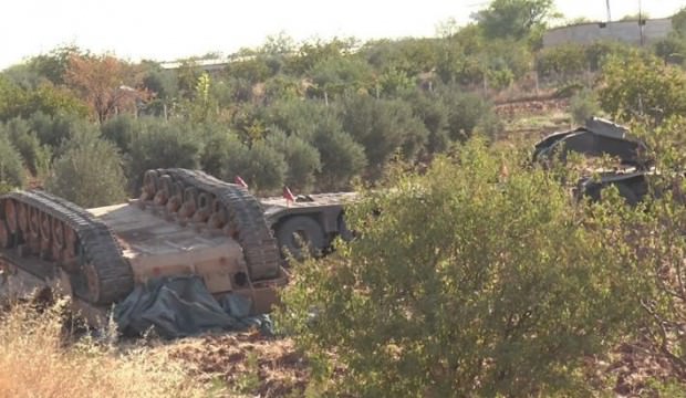 Gaziantep'te tankları taşıyan TIR tarlaya yuvarlandı!