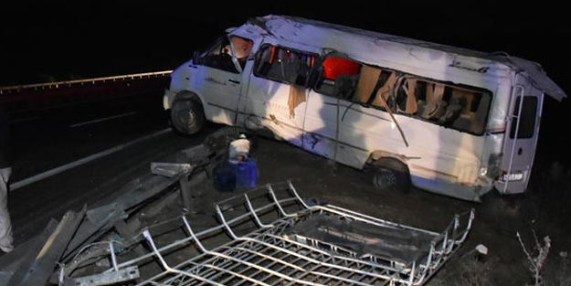Gaziantep'te tarım işçilerini taşıyan minibüs devrildi!