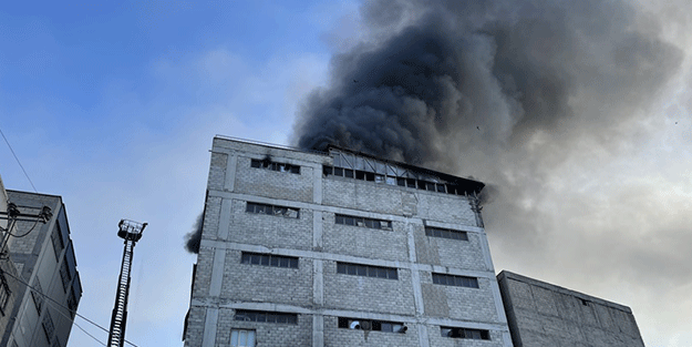 Terlik ve sandalet atölyesinde çıkan yangın kontrol altına alındı