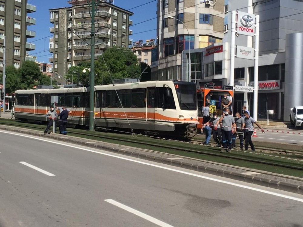Gaziantep’te tramvay raydan çıktı 