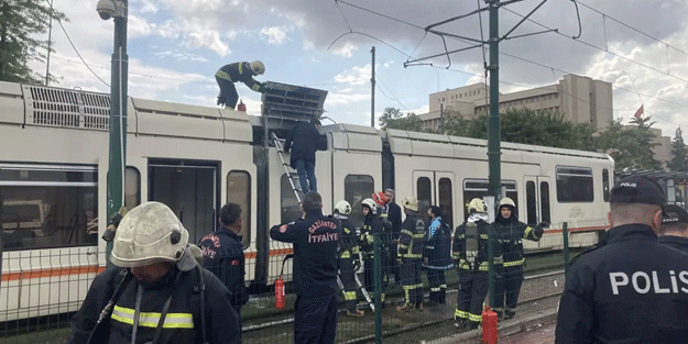 Tramvaya yıldırım düştü