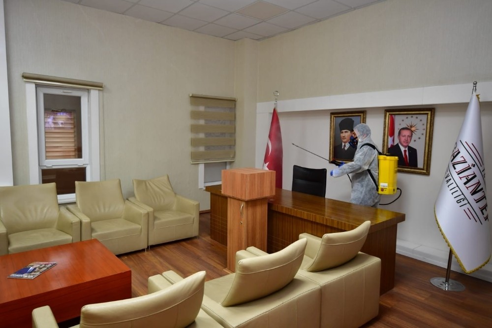 Gaziantep’te valilik binası dezenfekte edildi 