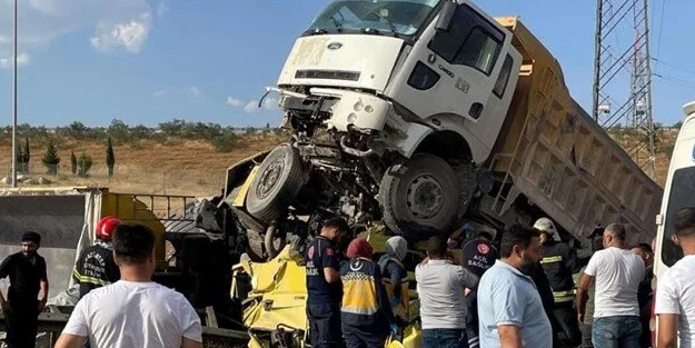 Gaziantep'te yanan tırın sürücüsü yaralandı