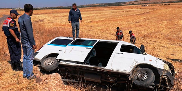 Gaziantep'te zihinsel engelli öğrencileri taşıyan minibüs devrildi: 10 yaralı