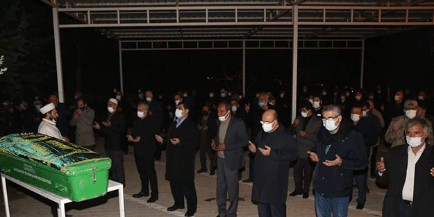 Gaziantep'teki hastane yangınında hayatını kaybetti! Eski belediye başkanı defnedildi